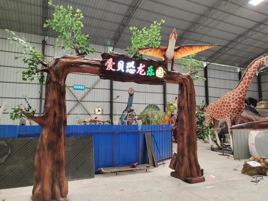 Προσαρμοσμένος ρεαλιστικότερος δεινόσαυρος για την πύλη πορτών εισόδων πάρκων