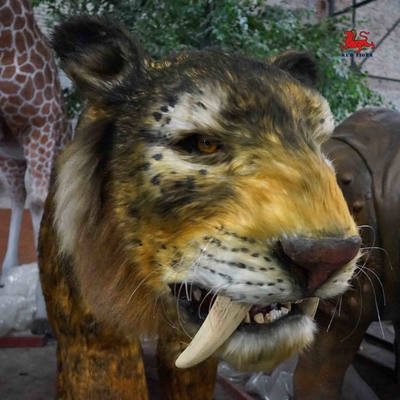 Πλήρους μεγέθους Animatronic Sabre Toothed Cat Αδιάβροχη για Θεματικό Πάρκο