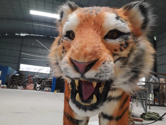 Ρεαλιστικό έγχρωμο μοντέλο Animatronic Tiger Ανθεκτικό στις καιρικές συνθήκες Ενήλικη ηλικία